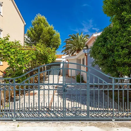 アパート Loncar Ližnjan