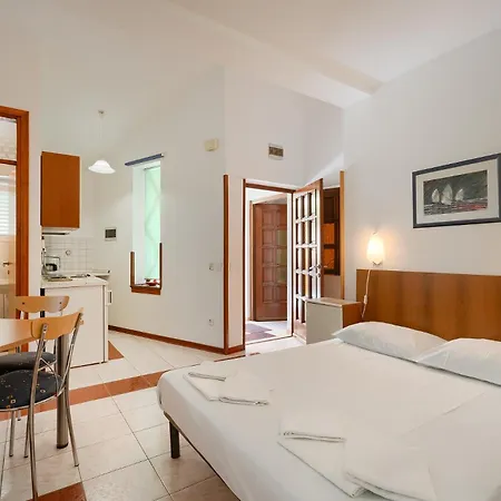 Loncar アパート Ližnjan